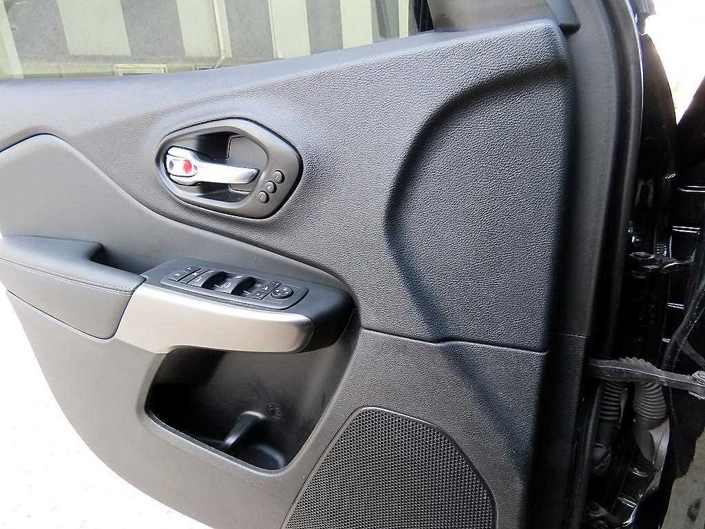 Jeep Cherokee - Vista 11