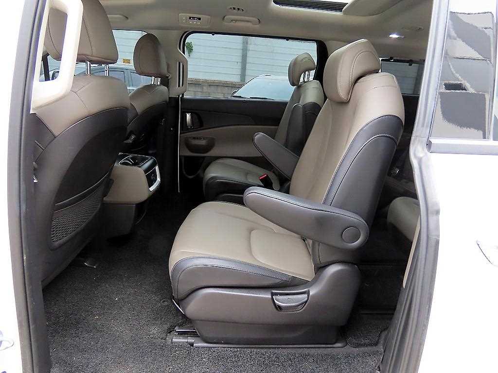 KIA Carnival - Vista 6