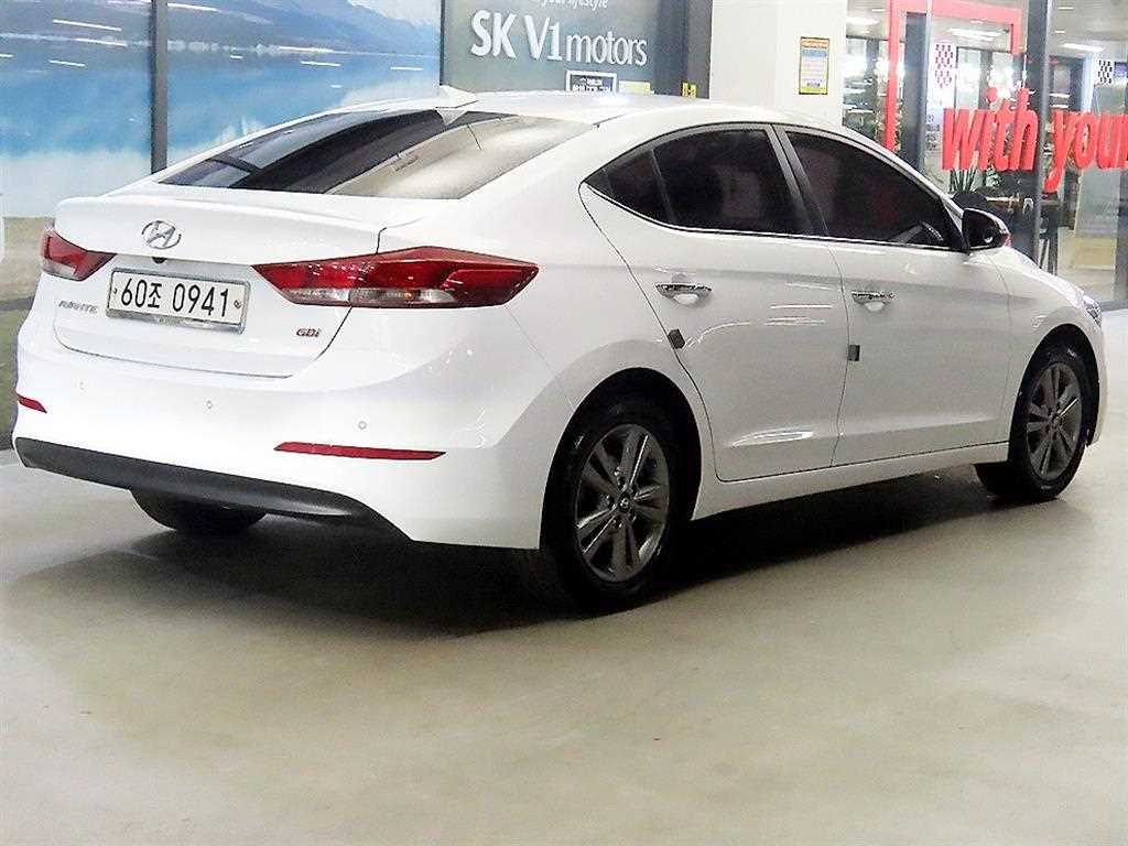 HYUNDAI Avante - Vista 4