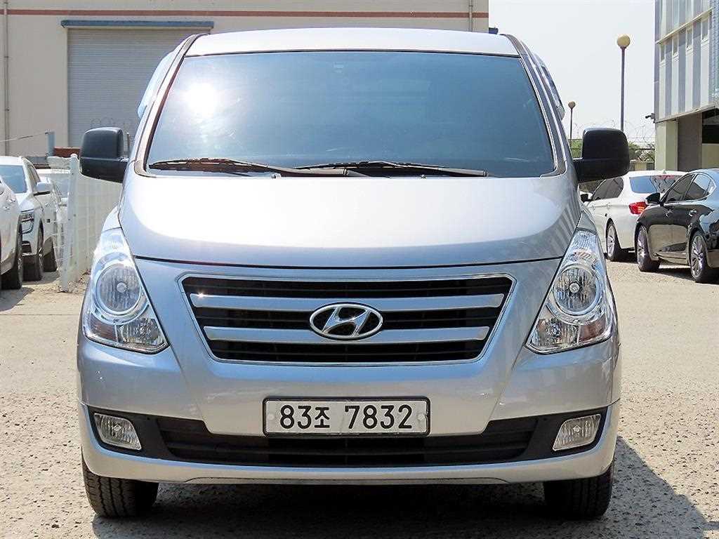 HYUNDAI Starex 2017 Plateado - Importación desde Corea - HF Imports Iquique - Foto 1