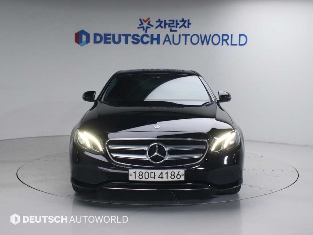Mercedes Benz E class - Vista 3