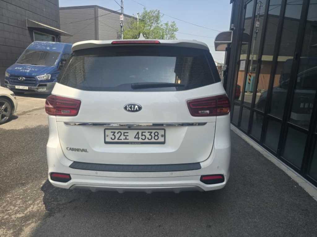 KIA Carnival - Vista 4