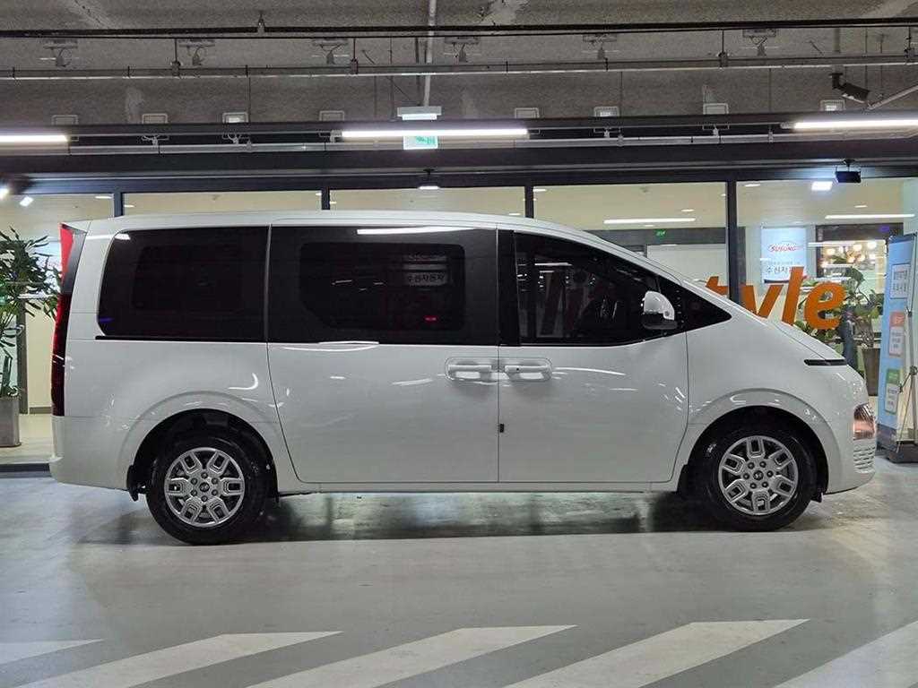 HYUNDAI Staria - Vista 3