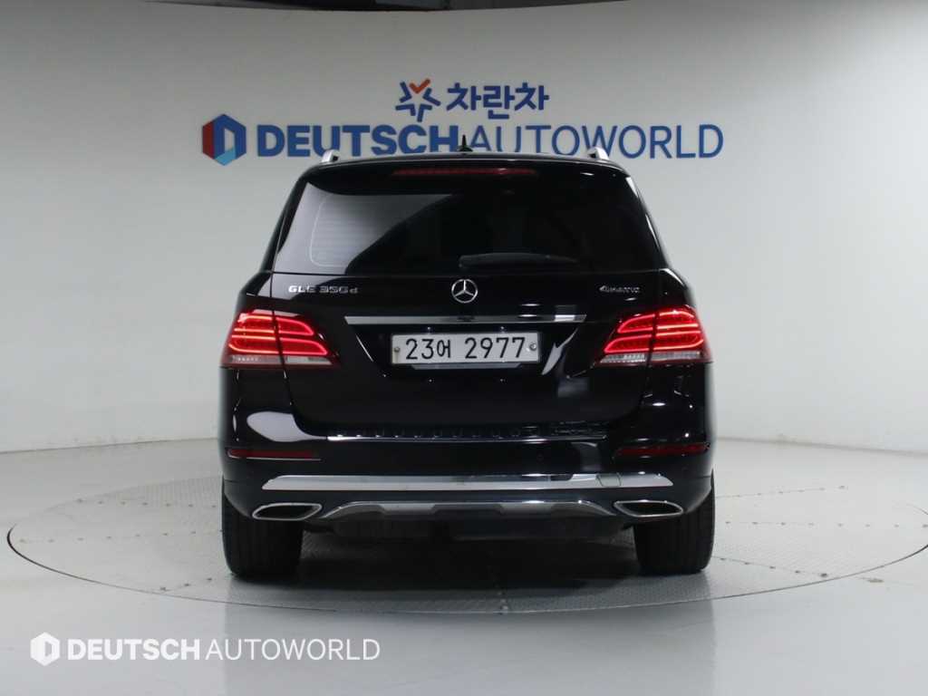 Mercedes Benz GLE Class - Vista 4