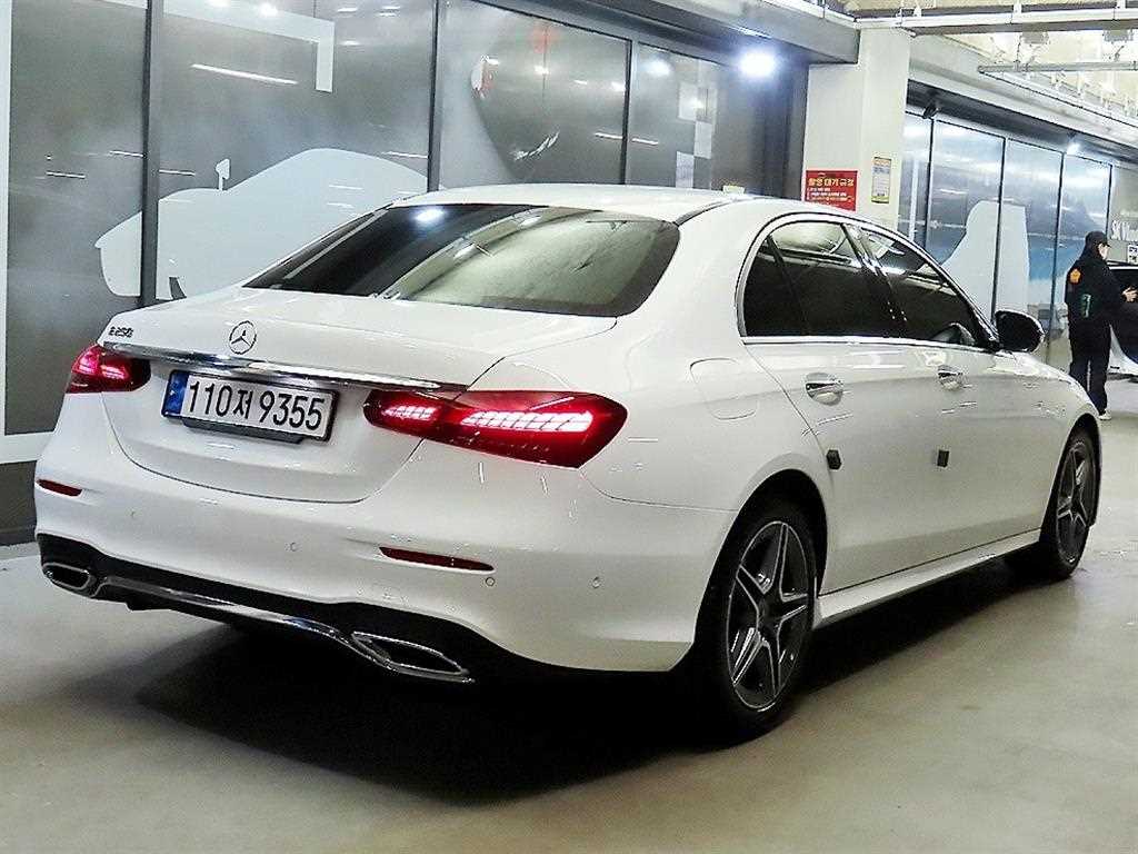 Mercedes Benz E class - Vista 4