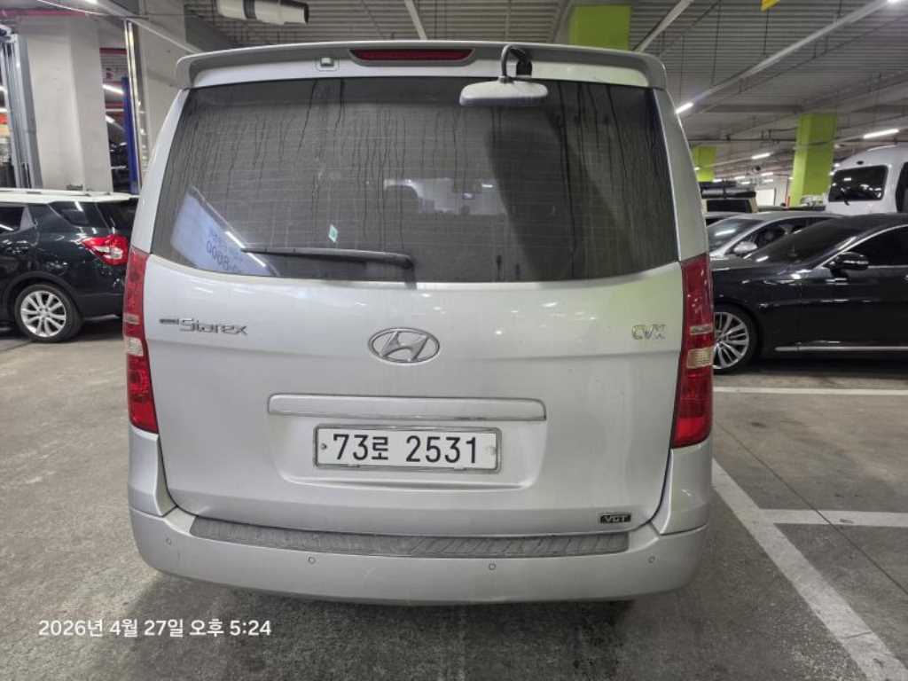HYUNDAI Starex - Vista 3