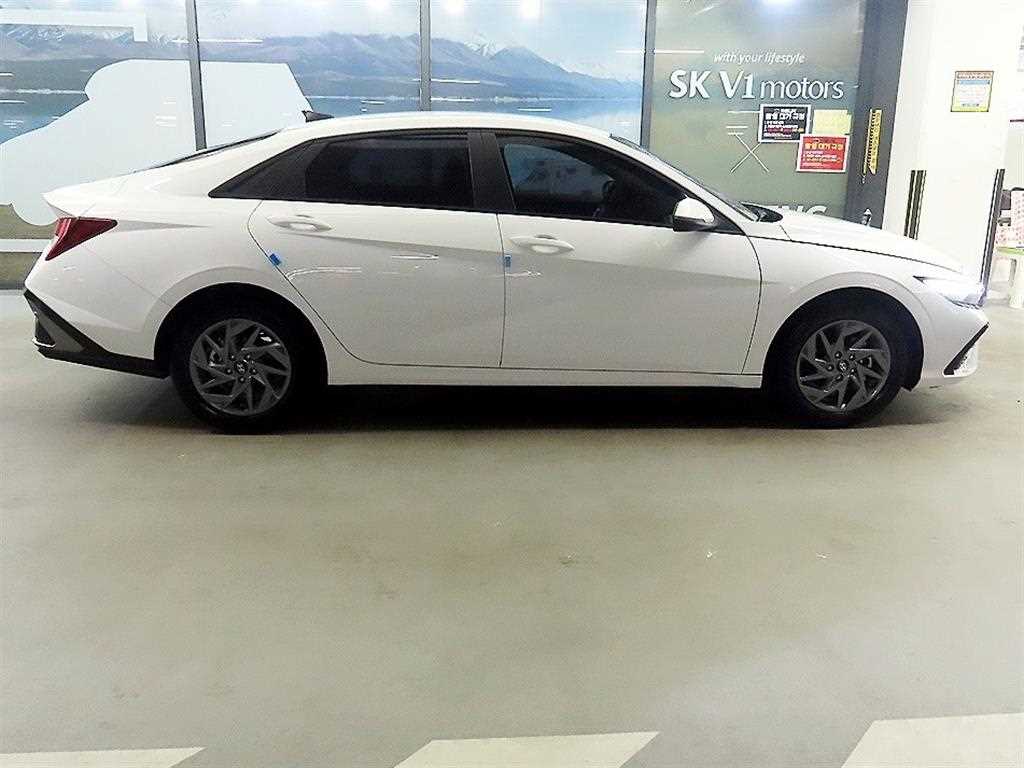 HYUNDAI Avante - Vista 3