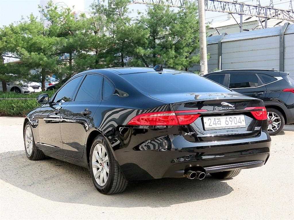 Jaguar XF - Vista 3