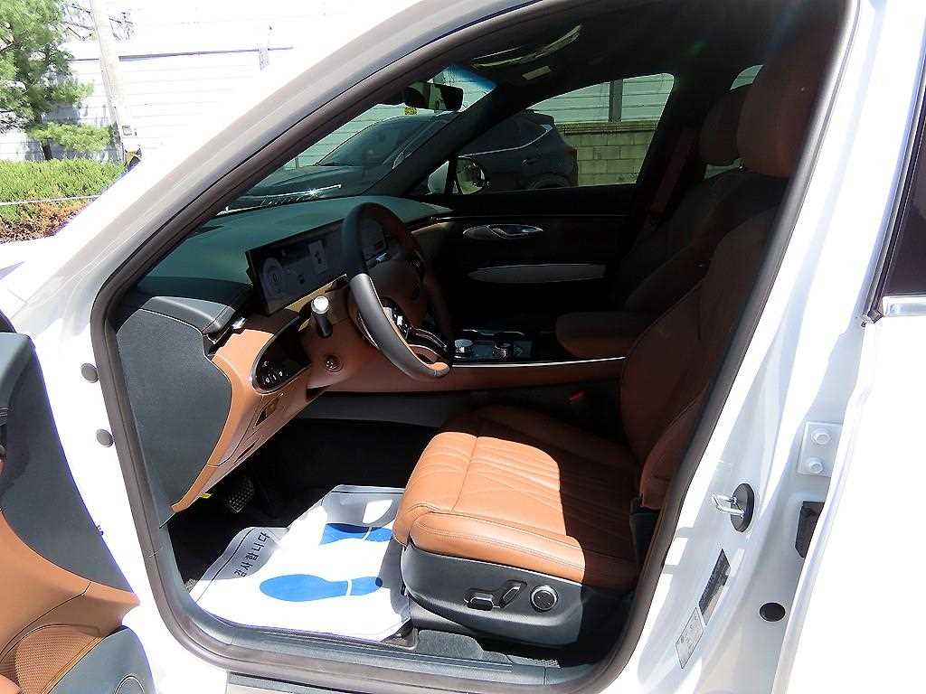 Genesis GV70 - Vista 5