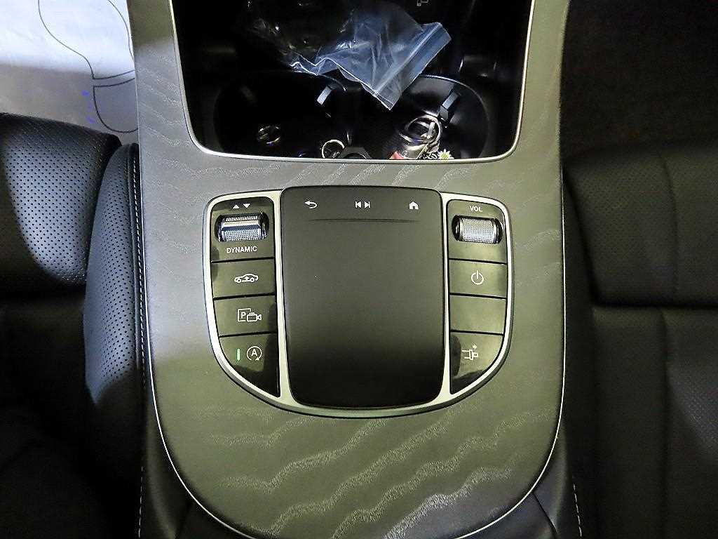 Mercedes Benz E class - Vista 12