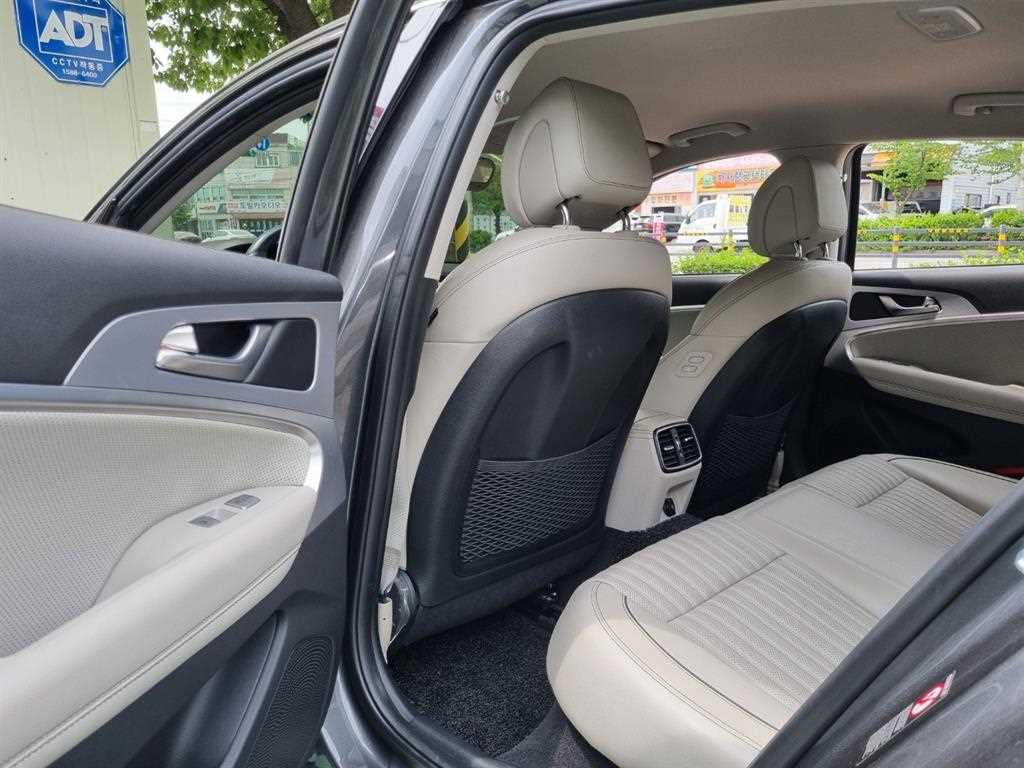 Genesis G70 - Vista 11