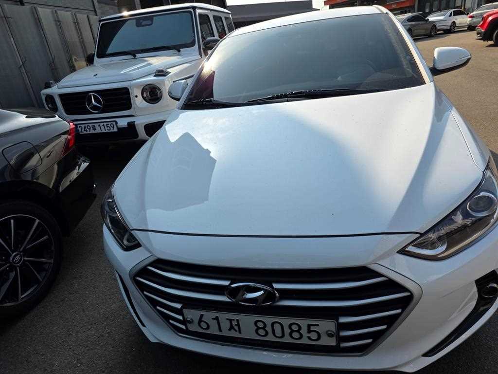 HYUNDAI Avante 2018 Blanco - Importación desde Corea - HF Imports Iquique - Foto 1