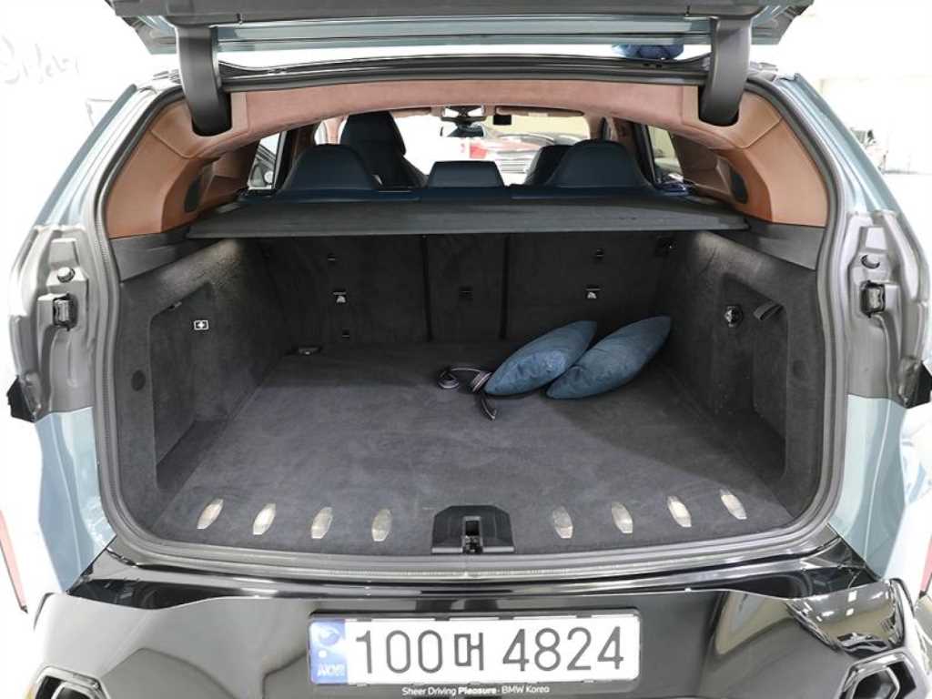 BMW XM - Vista 12