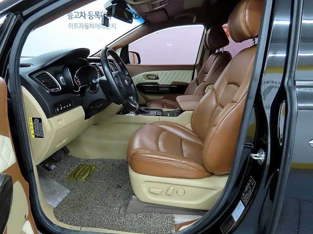 KIA Carnival - Vista 5