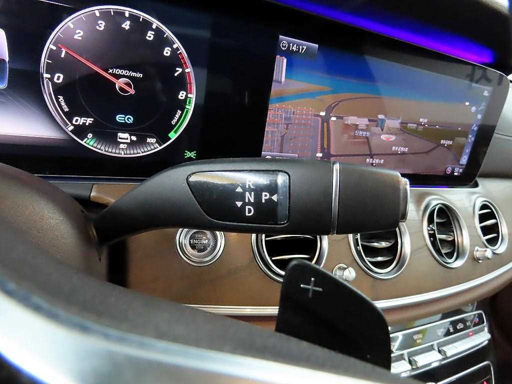 Mercedes Benz E class - Vista 10