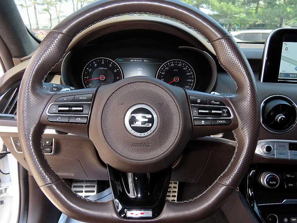 KIA Stinger - Vista 8