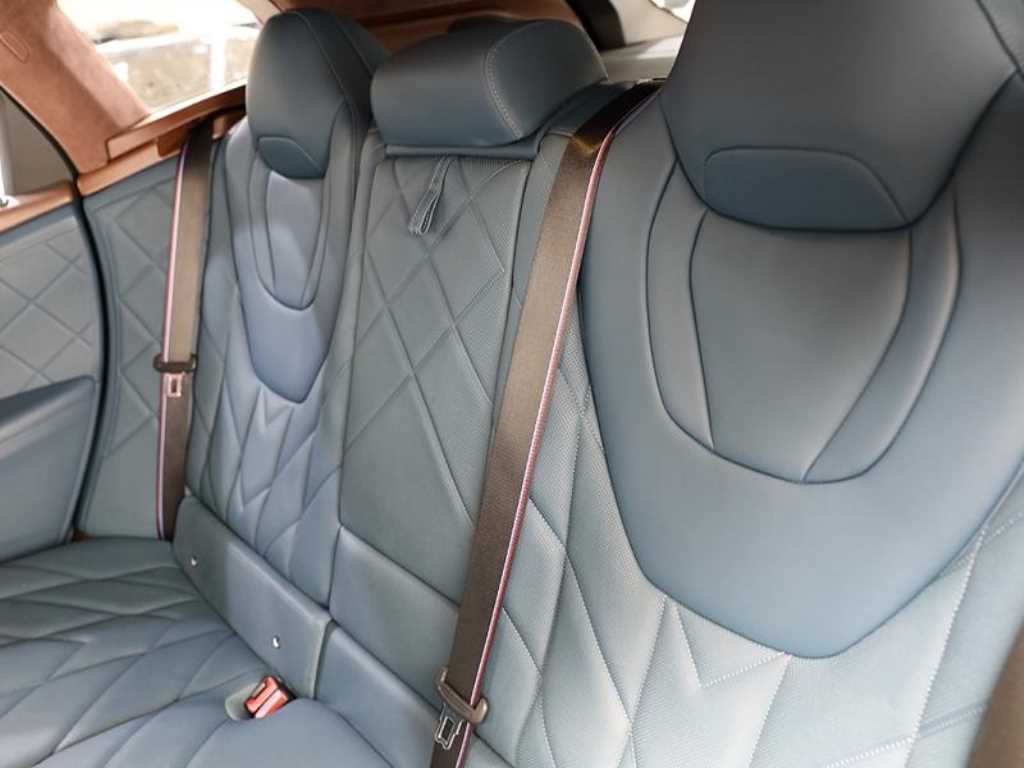 BMW XM - Vista 10