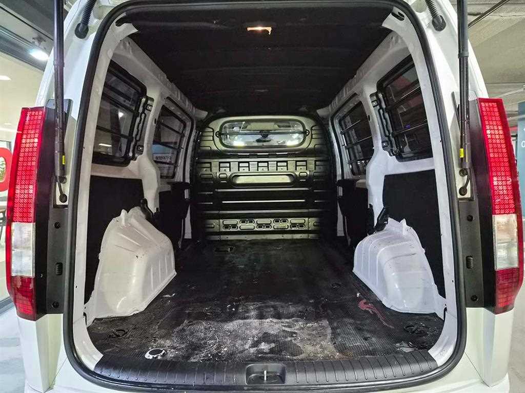 HYUNDAI Staria 2025 Blanco - Importación desde Corea - HF Imports Iquique - Foto 18
