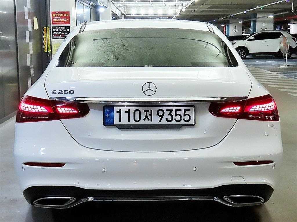 Mercedes Benz E class - Vista 5