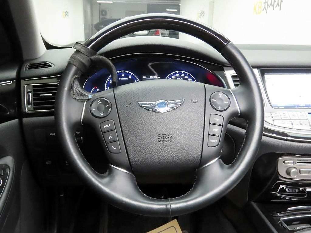 HYUNDAI Genesis - Vista 7