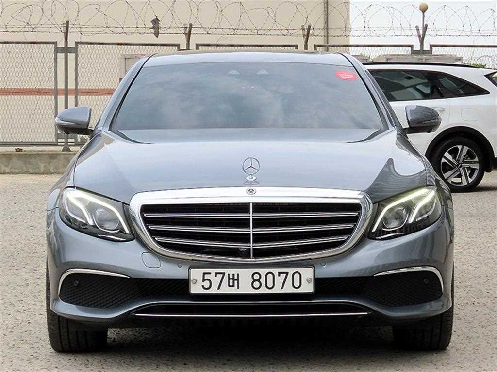 Mercedes Benz E class - Vista 2