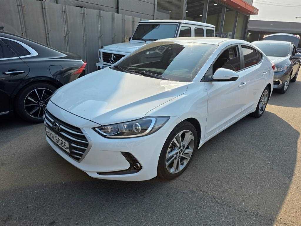HYUNDAI Avante - Vista 2