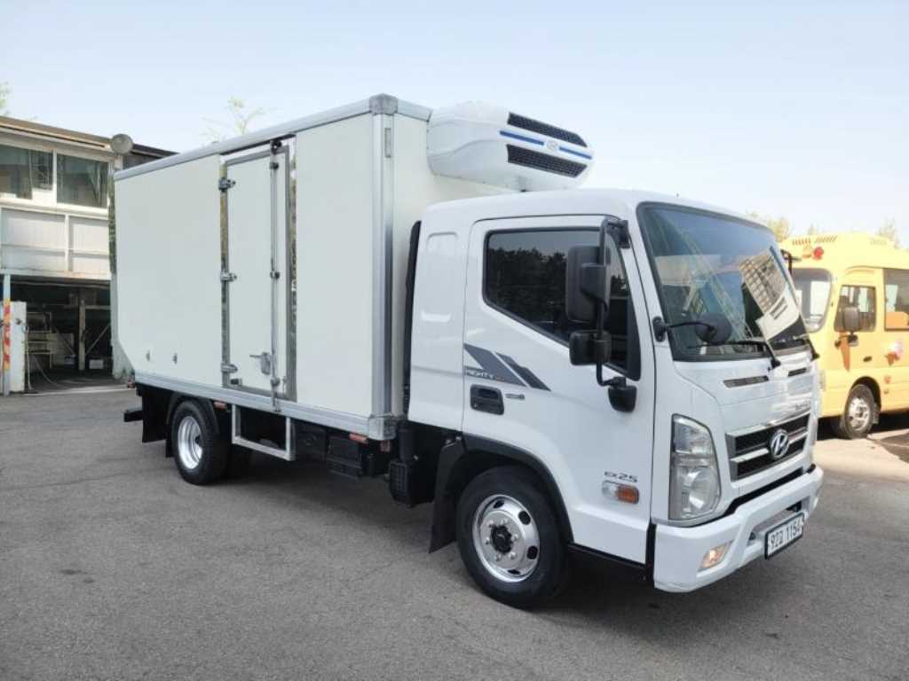 medium and large cargo truck 2015 Blanco - Importación desde Corea - HF Imports Iquique - Foto 1