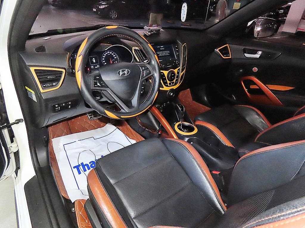 HYUNDAI Veloster - Vista 10