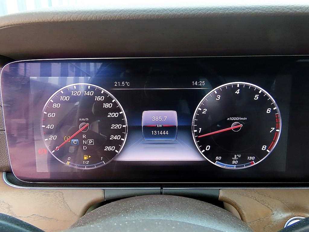 Mercedes Benz E class - Vista 9