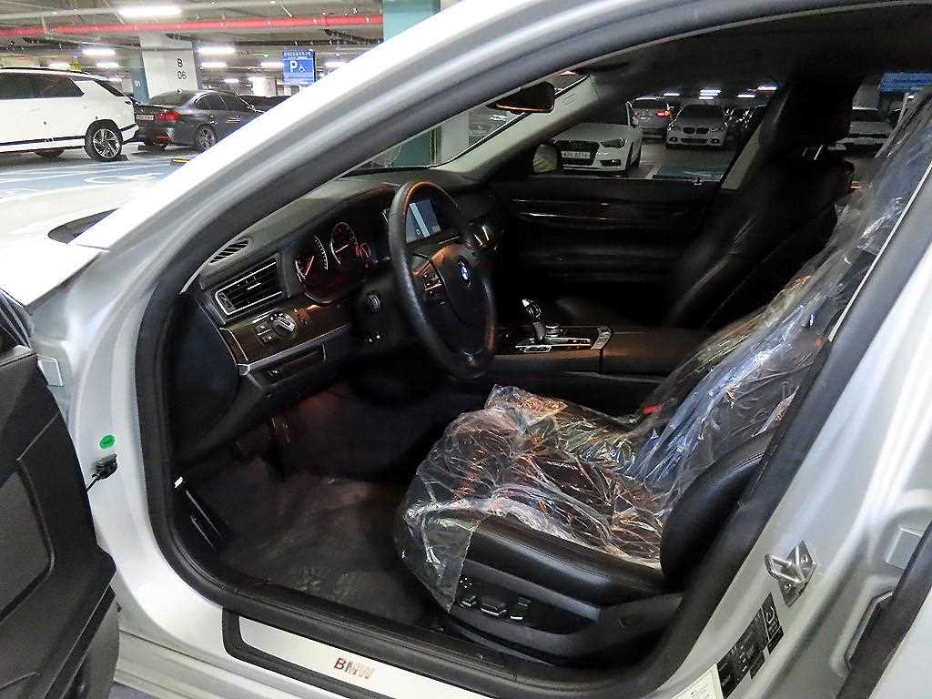 BMW 7 Series - Vista 6