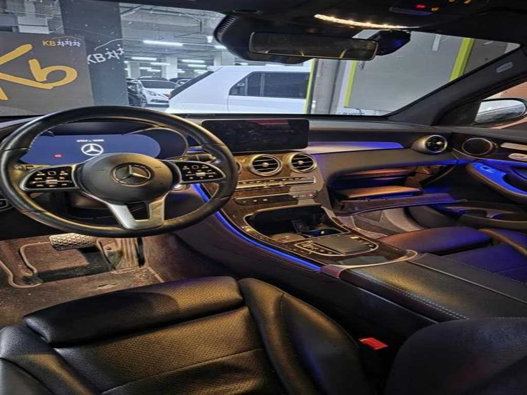 Mercedes Benz GLC Class - Vista 4