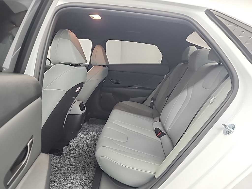 HYUNDAI Avante - Vista 12