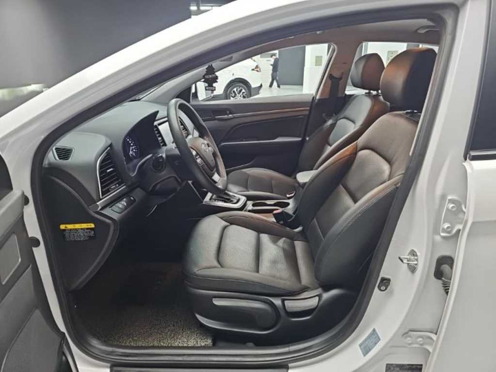 HYUNDAI Avante 2018 Blanco - Importación desde Corea - HF Imports Iquique - Foto 15