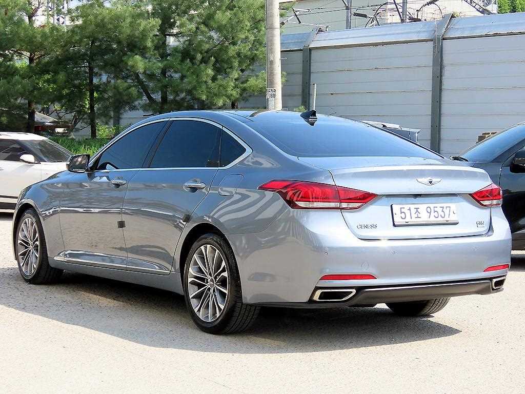 HYUNDAI Genesis - Vista 3