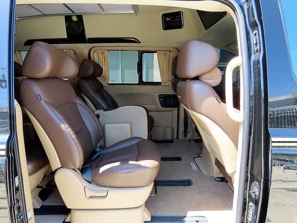 HYUNDAI Starex - Vista 6