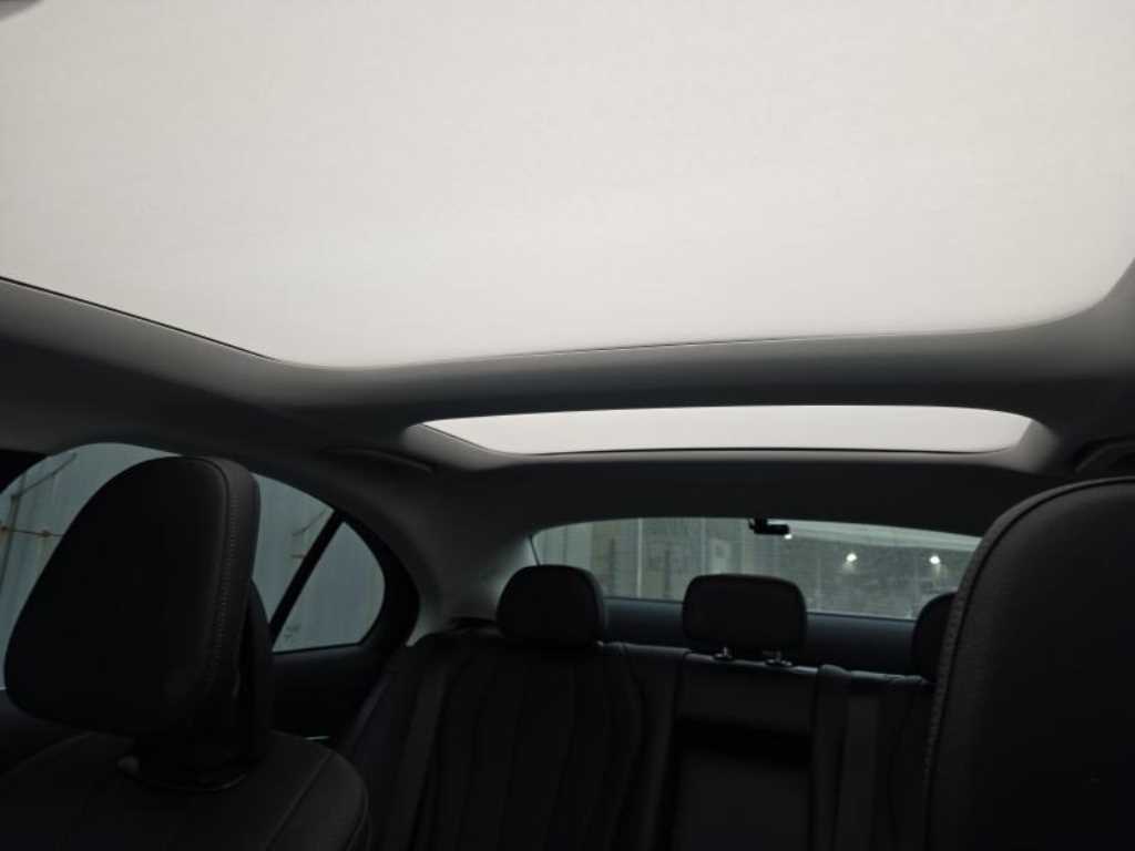 Mercedes Benz E class - Vista 9