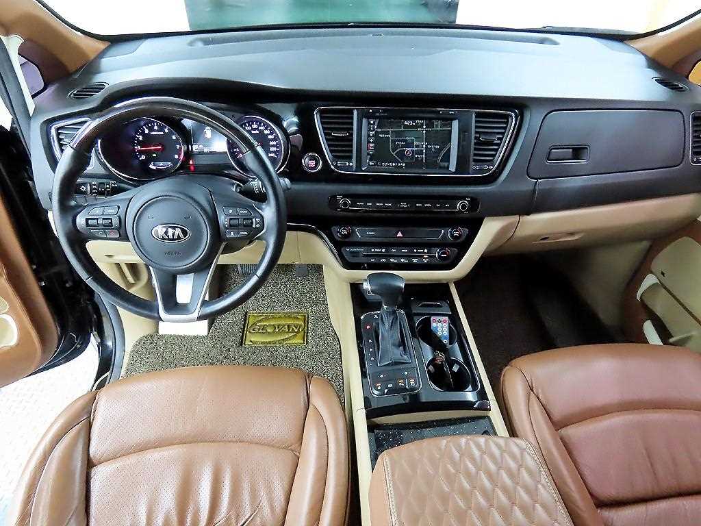 KIA Carnival - Vista 7