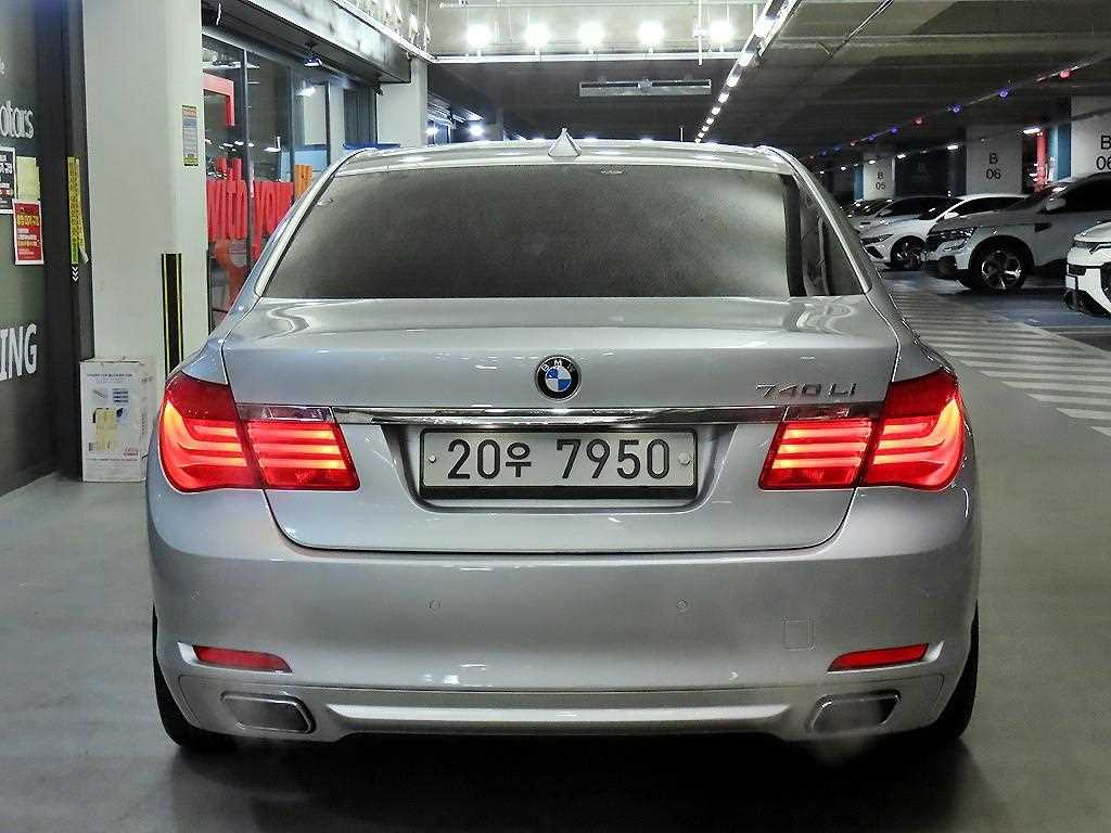 BMW 7 Series - Vista 5