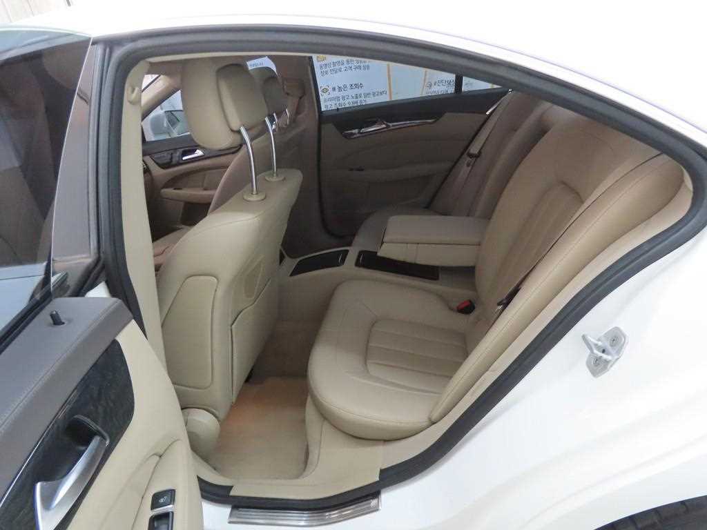 Mercedes Benz CLS Class - Vista 6