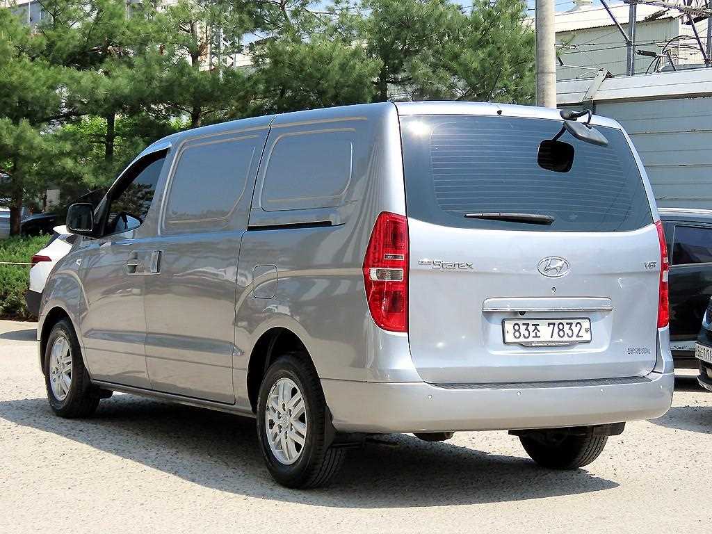 HYUNDAI Starex - Vista 3