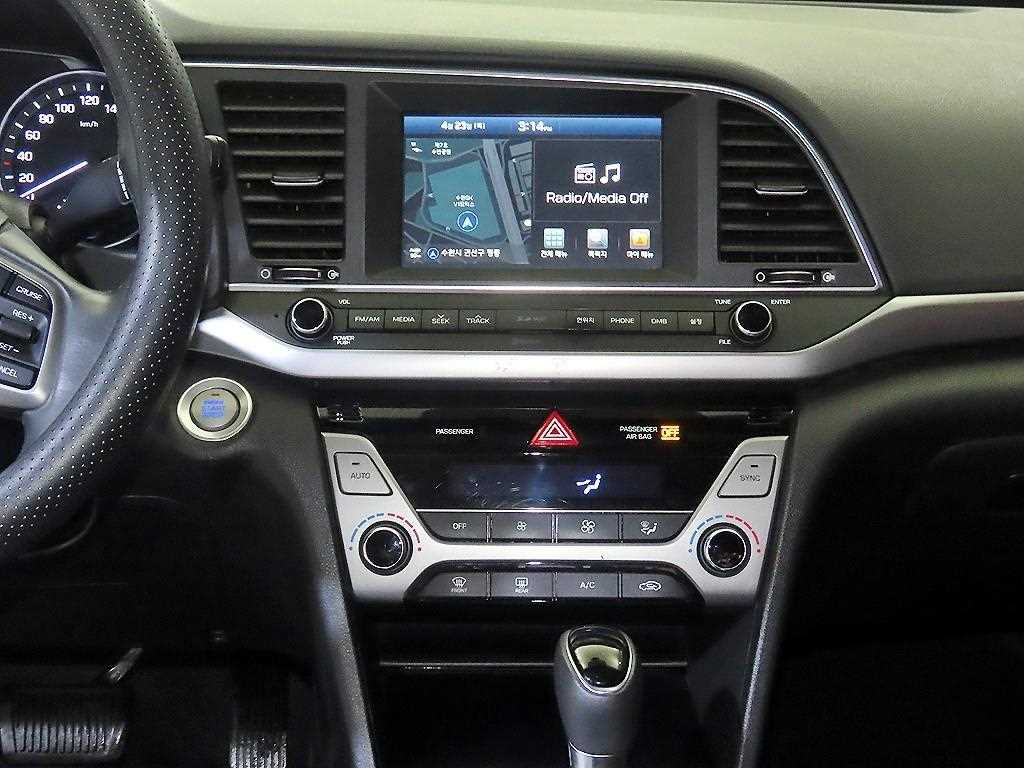 HYUNDAI Avante - Vista 11