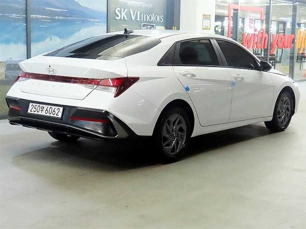 HYUNDAI Avante - Vista 4