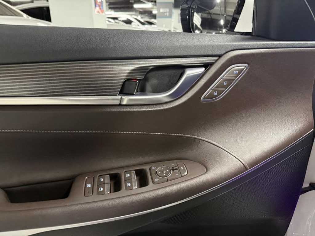 HYUNDAI Grandeur - Vista 11