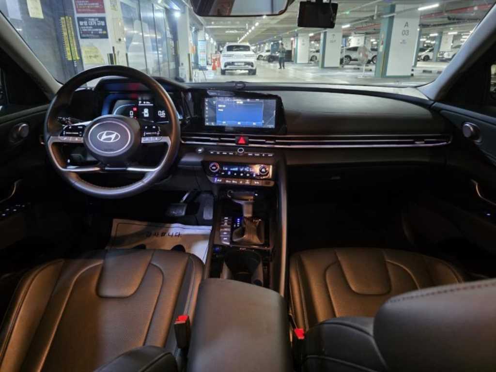 HYUNDAI Avante - Vista 9