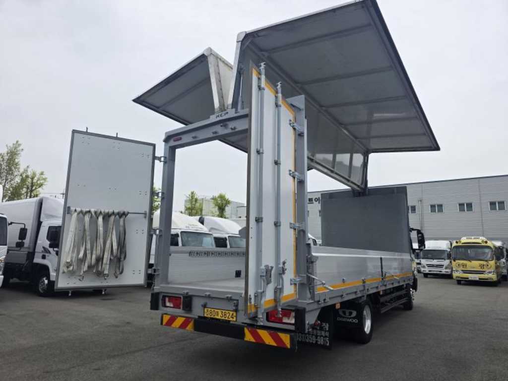 medium and large cargo truck - Vista 9