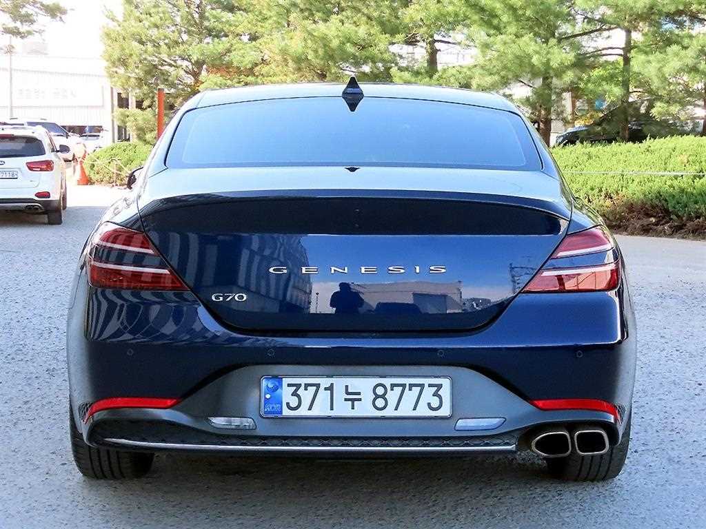 Genesis G70 - Vista 4