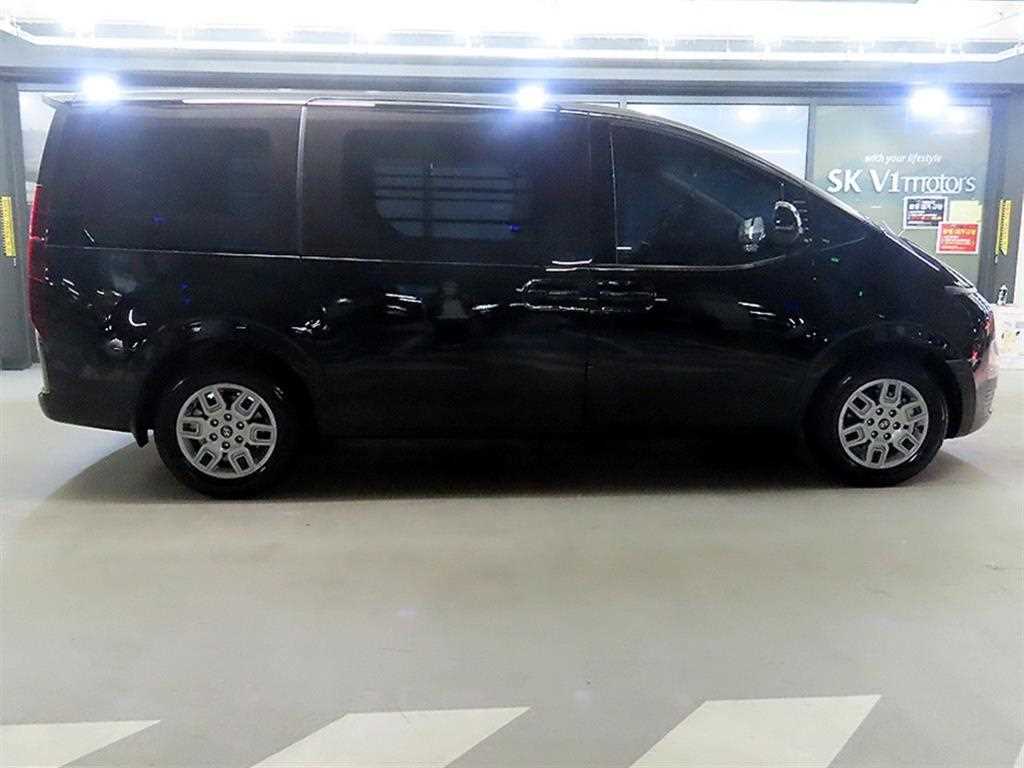 HYUNDAI Staria - Vista 3