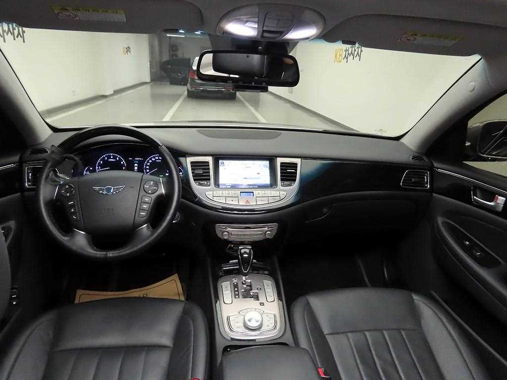 HYUNDAI Genesis - Vista 6