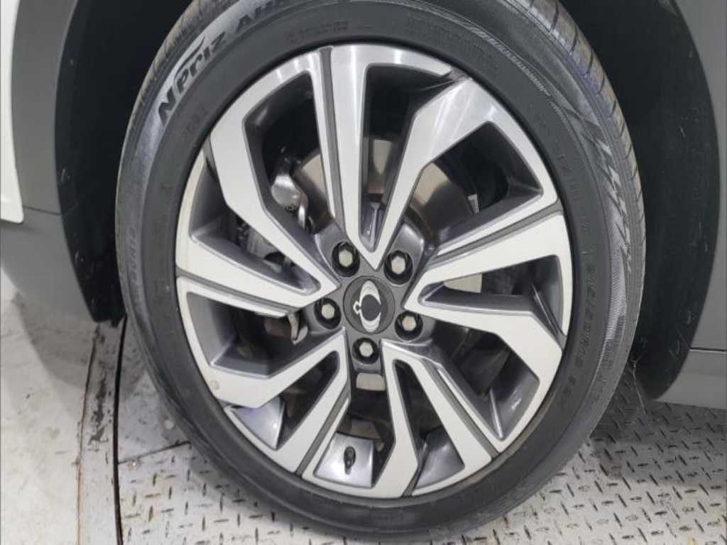 Ssangyong Tivoli - Vista 8