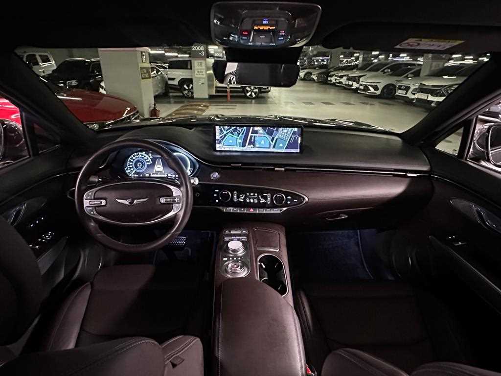 Genesis GV70 - Vista 8